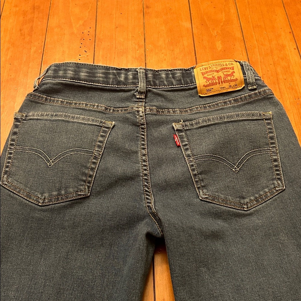 Classic Levi’s Blue Denim Jeans - Picture 3 of 4